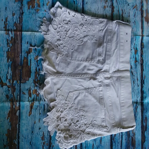 ✅Express Lace  Shorts sz 0 - Picture 2 of 3